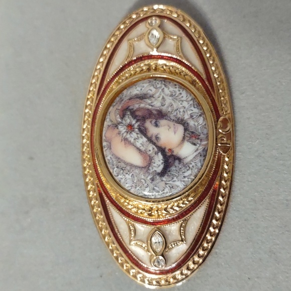 Avon Jewelry Vintage Avonvictorian Lady Brooch Poshmark